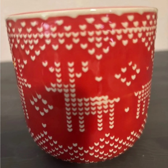 Red Reindeer Pattern Mugs with Gold Handles. Perfect Christmas gift. - Picture 4 of 4